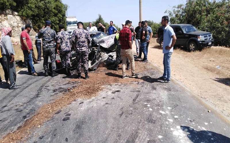 5 اصابات بحادث تصادم بين مركبتين