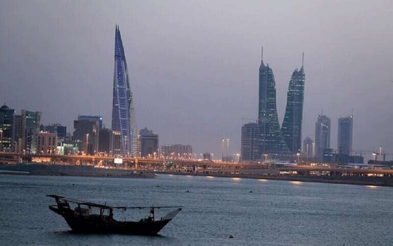 البحرين تمدد التأشيرات السارية والمنتهية لـ3