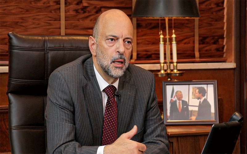 الرزاز: أتحدى أن يوافق أي مسؤول