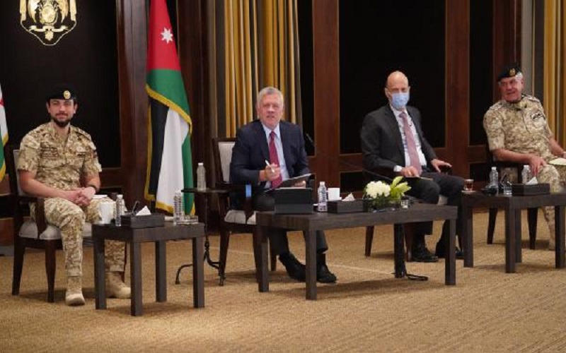 الملك يلتقي ممثلين عن المحافظات ويؤكد