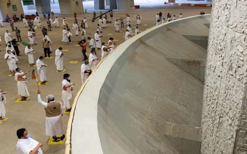 حجاج بيت الله يستقبلون أول أيام