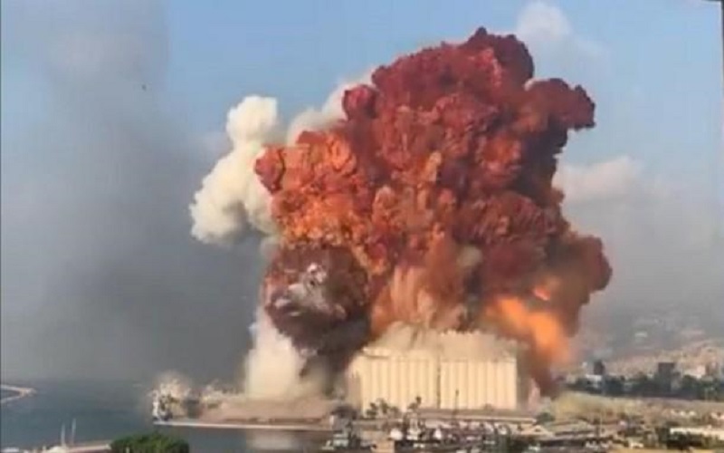 مخزن مفرقعات سبب انفجار بيروت