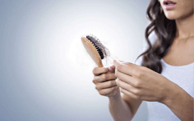 الأسباب الرئيسية لتساقط شعر النساء