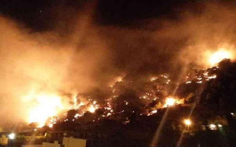 حريق ضخم بجبل مشغرة في لبنان