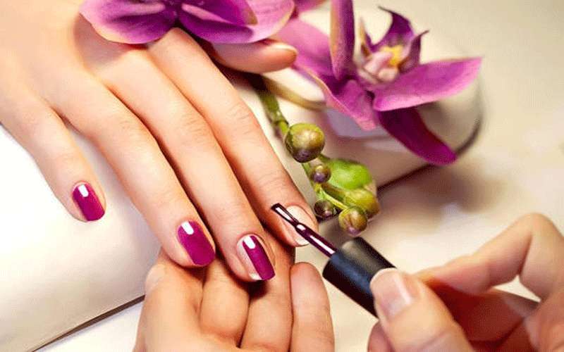 جلسة اظافر تسبب 20 اصابة كورونا