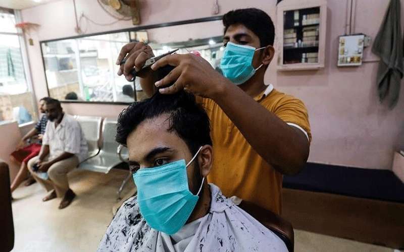 باكستان توقف العمل بالتباعد الاجتماعي