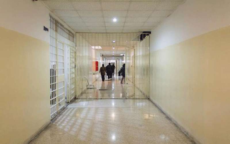 توقيف مدير بنك وشقيق شخصية نيابية