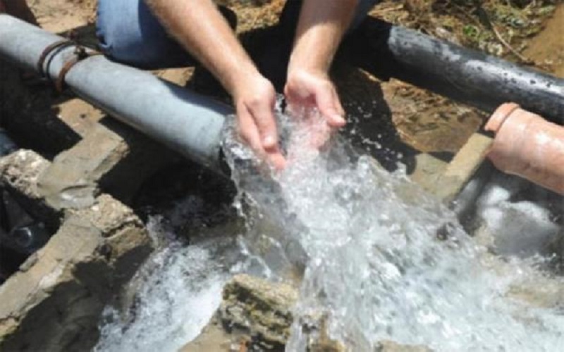 اعتداء على خط مياه الصفاوي يوقف