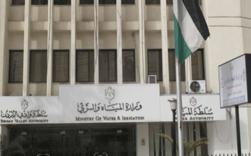 تنقلات إدارية بين عدد من الموظفين