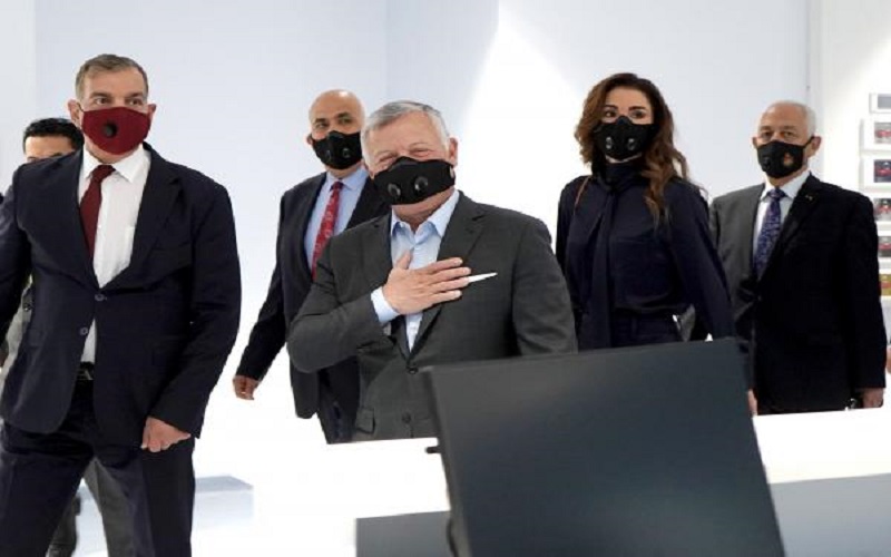 الملك يؤكد أهمية الإسراع بتوسيع قاعدة