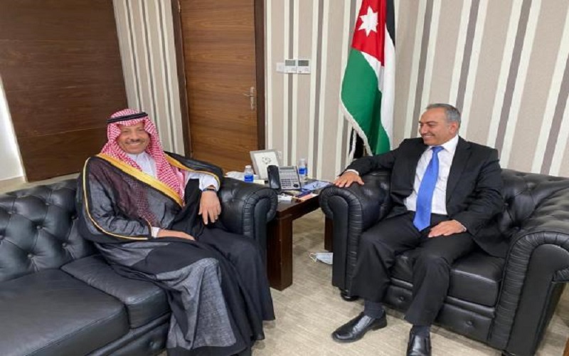 وزير الشباب يستقبل السفير السعودي