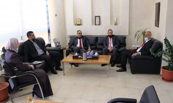 مباحثات بين عمان العربية والبنك العربي