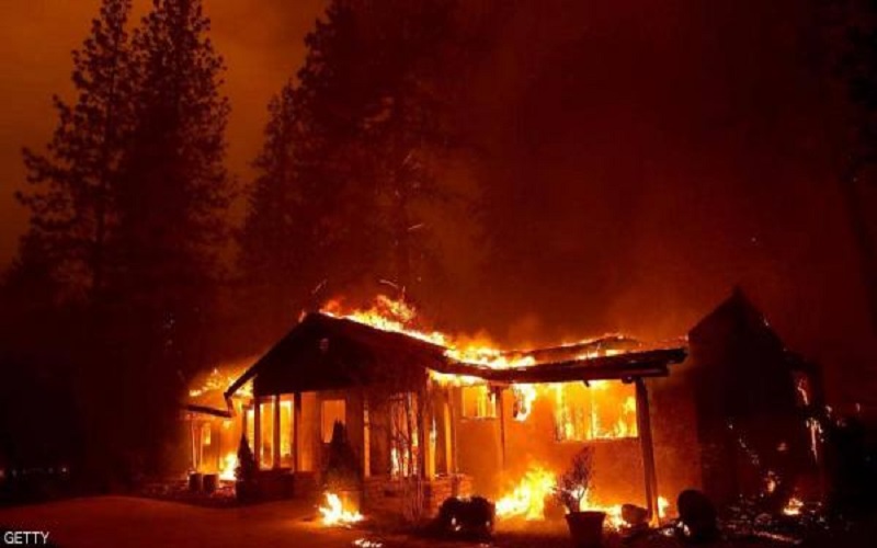 كاليفورنيا تشتعل .. 11 ألف ضربة