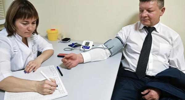 ثلاث طرق سهلة لرفع ضغط الدم