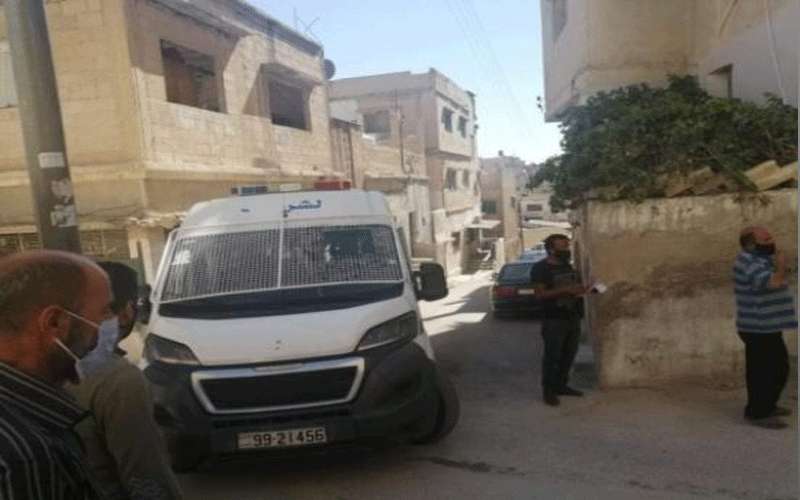 عزل 3 بنايات في الزرقاء