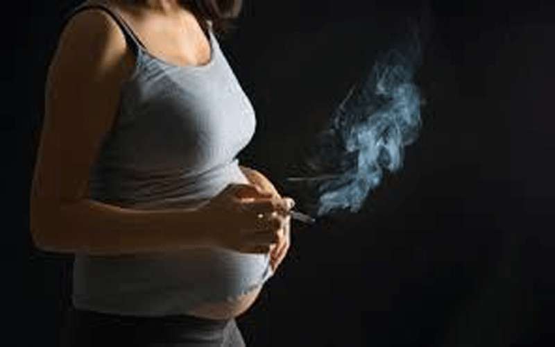تدخين المرأة الحامل يؤذي أحفادها