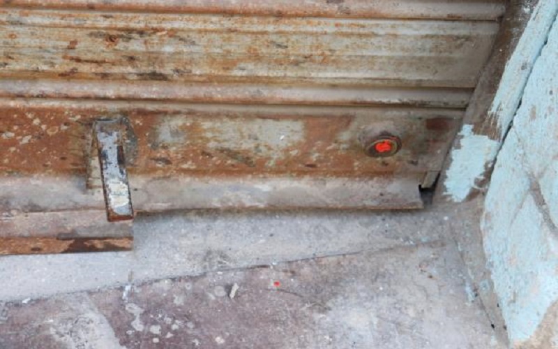 اغلاق معمل تمور مخالف في سحاب