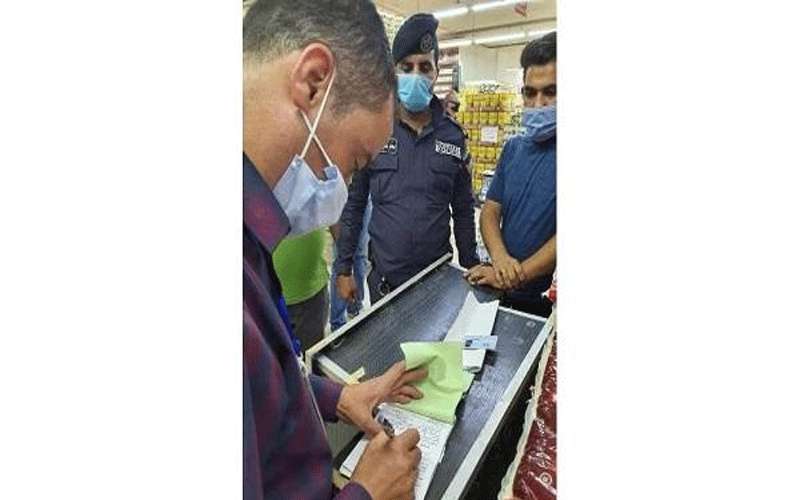 مخالفة 23 مواطنا لعدم الالتزام بأمر
