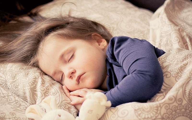 علاقة النوم بتعزيز مناعة الطفل في