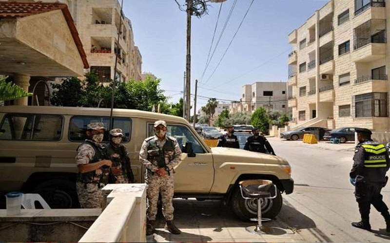 عزل منزل وإغلاق مسجد في البقعة