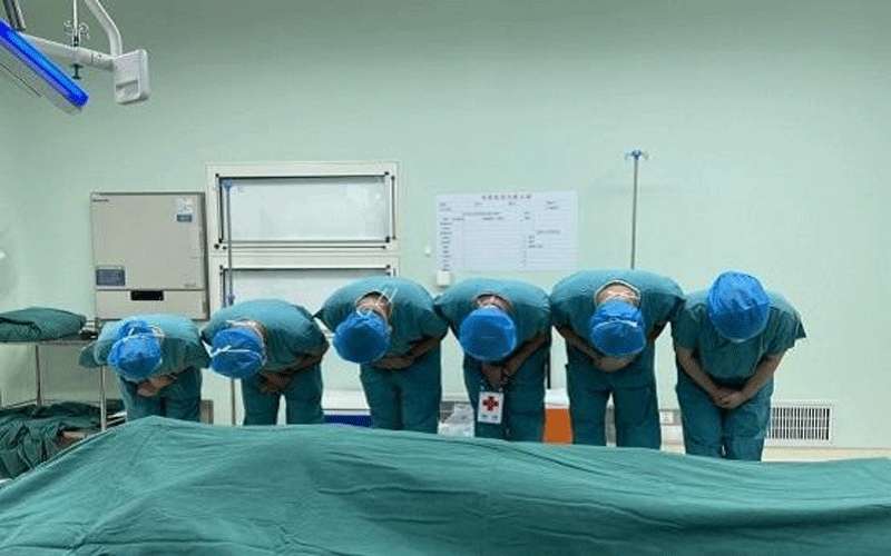 صيني ينقذ 6 أشخاص بعد موته