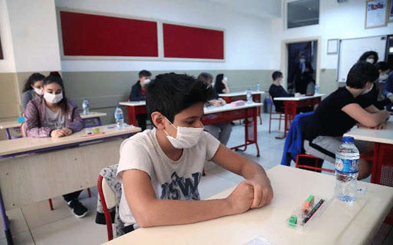 حجاوي: ارتداء الكمامة لساعتين يصيب الطلبة