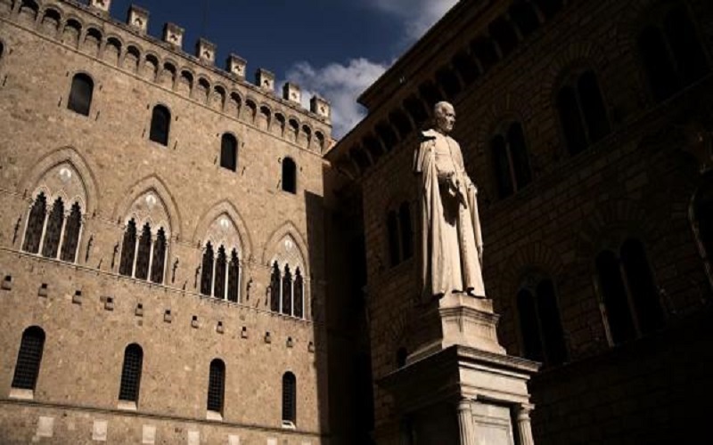 إيطاليا تبيع أقدم بنك في العالم