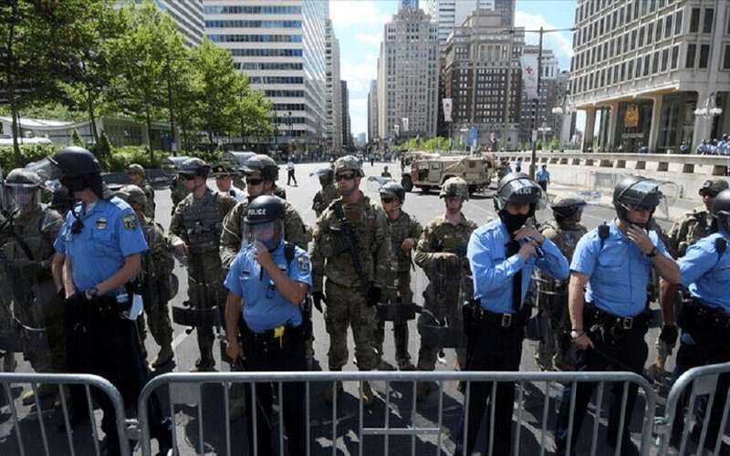 شرطة لوس أنجلوس تقتل بالرصاص رجلا