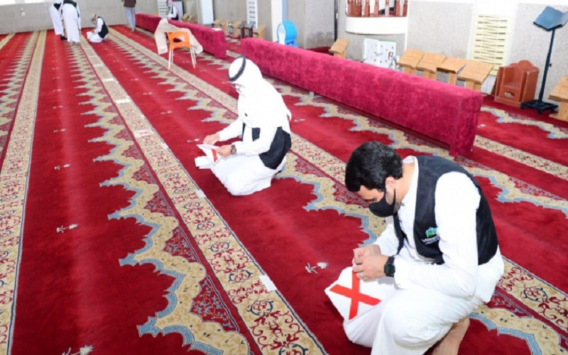 إغلاق خمسة مساجد حول مخيم مادبا