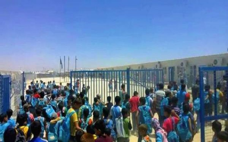 التربية: دوام الطلبة السوريين في مخيم