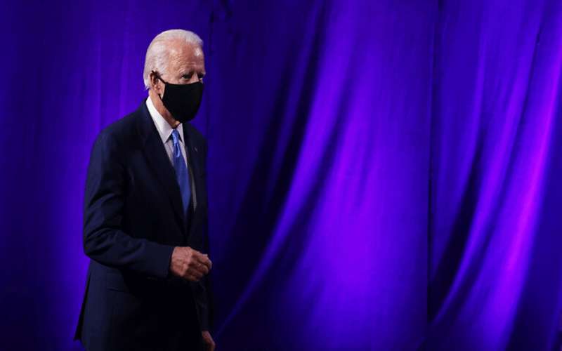 بايدن يقحم قضية نافالني في سباقه