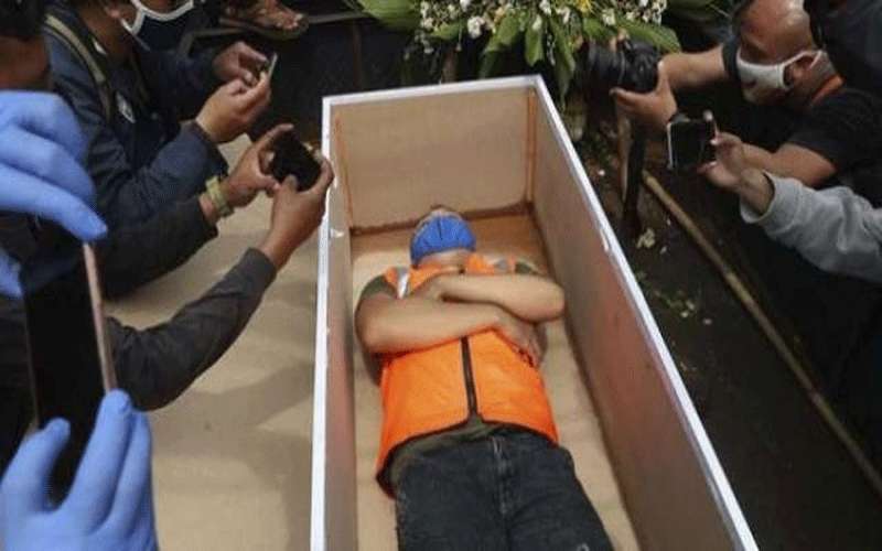 ”في تابوت” .. إندونيسيا تفرض عقوبة