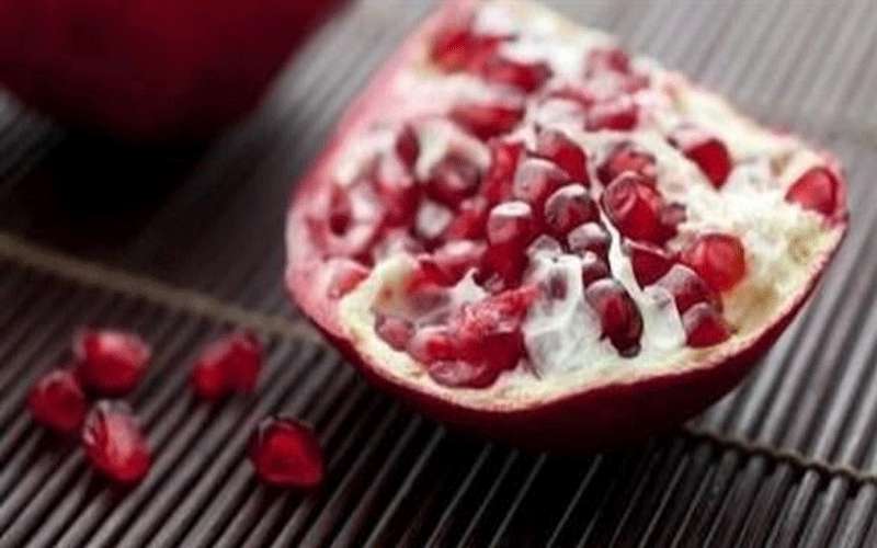 فوائد الرمان على الريق