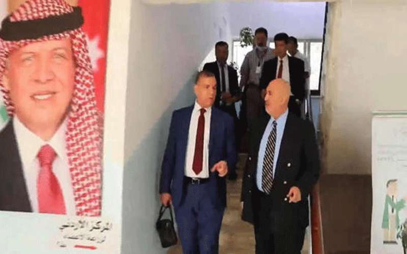 جابر وزريقات يتجولان في البشير