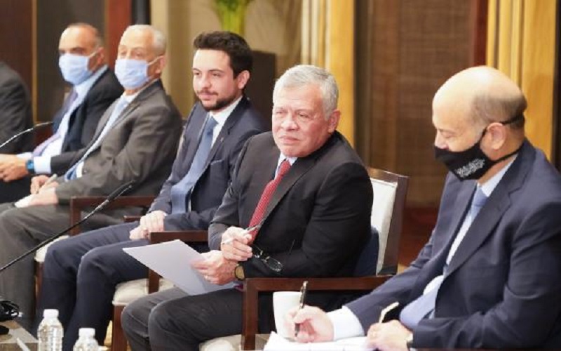 الملك في لقاء شخصيات من المحافظات: