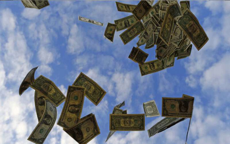 بلومبرغ: توقعات بأزمة إقتصادية وشيكة