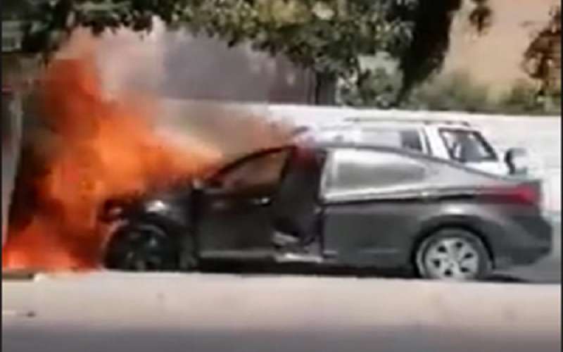 حريق مركبة هيونداي على طريق الزرقاء