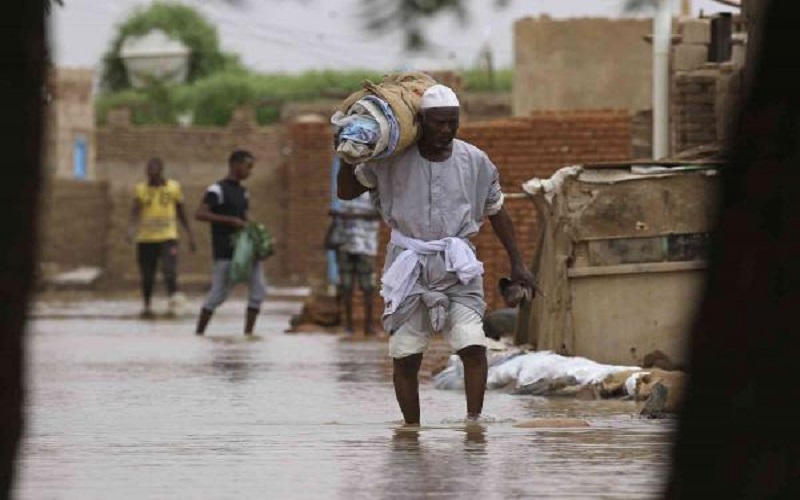 عشرات الآلاف من السودانيين يفقدون منازلهم