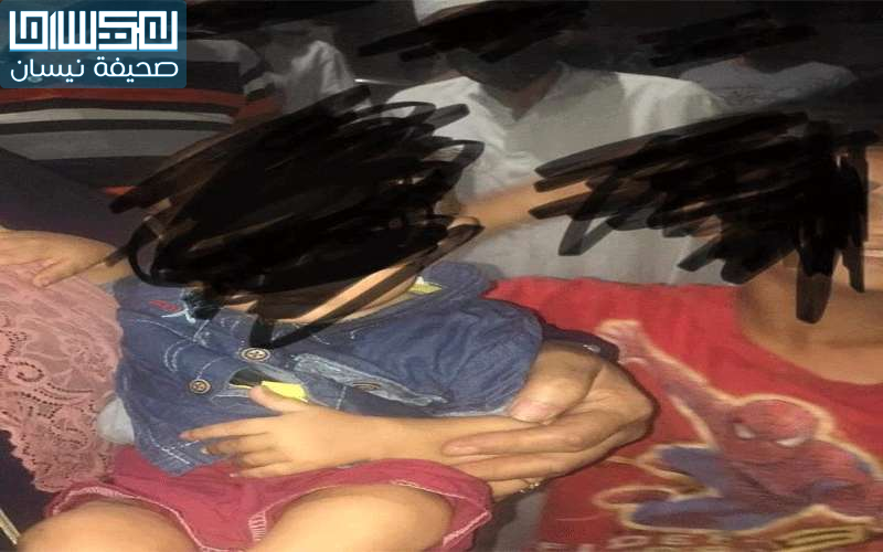 العثور على طفلين صغيرين في حاوية