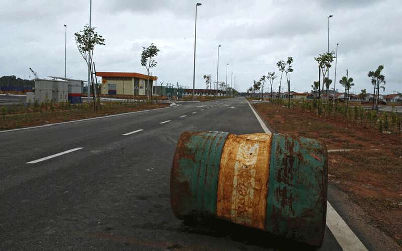 برميل برنت يهبط مجددا دون 40