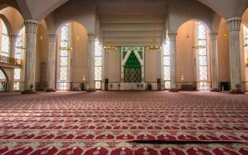 اغلاق مسجدين لعدم التزام المصلين في