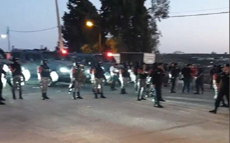 إغلاق طريق بالحجارة في اربد احتجاجا