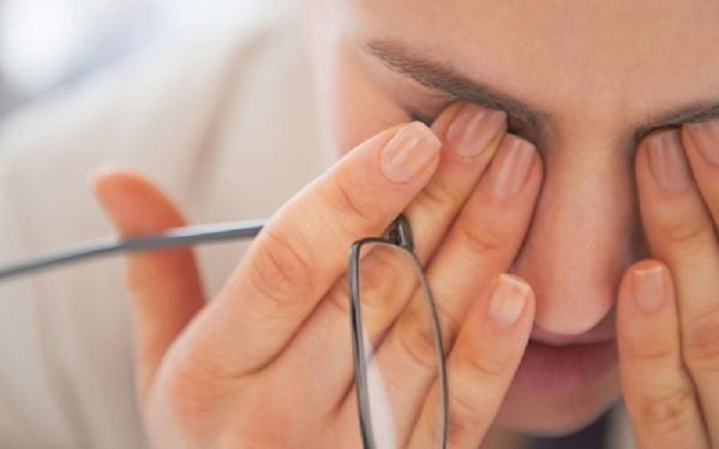 لماذا تصاب بحكة في العين وماذا