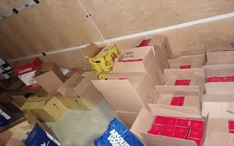الجمارك تحبط تهريب 1350 لتر مشروبات