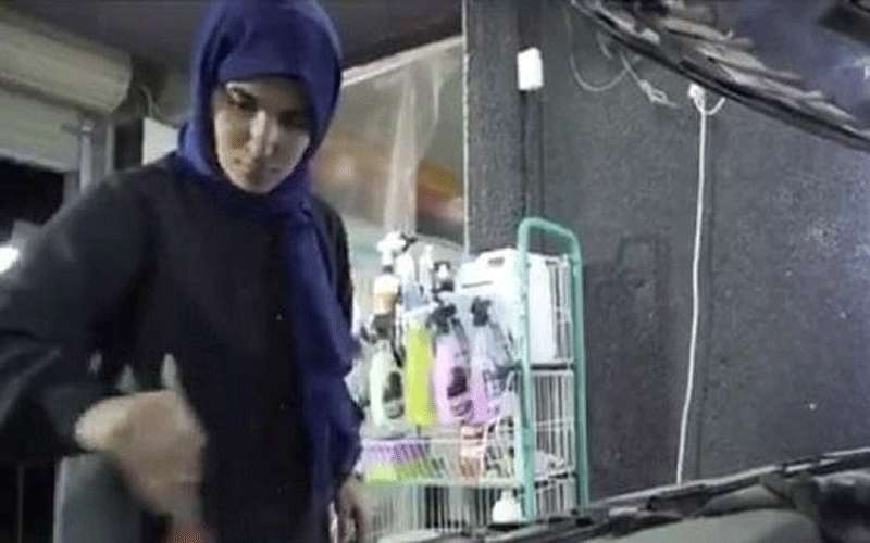 سعودية تعمل في تظليل السيارات