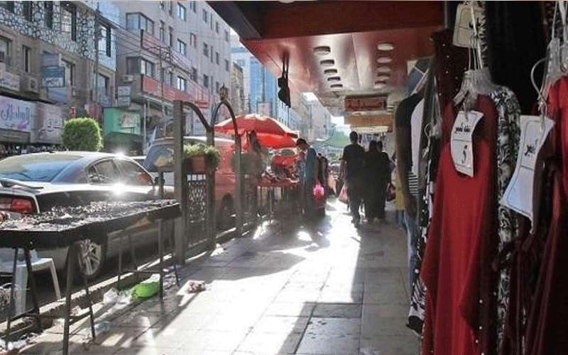 الحر وكورونا يضربان سوق الألبسة والأحذية
