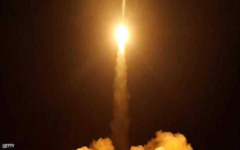 السعودية تعلن إصابة مدنيين بمقذوف حوثي