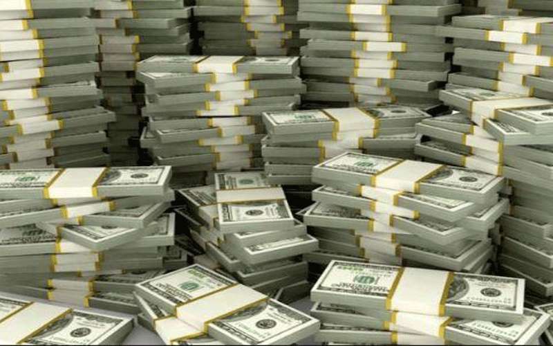 كولومبي يعثر على 18 مليون دولار