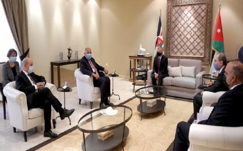الملك يؤكد موقف الأردن الثابت تجاه