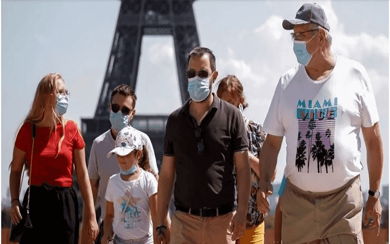 فرنسا تعلن وجود أكثر من ألف